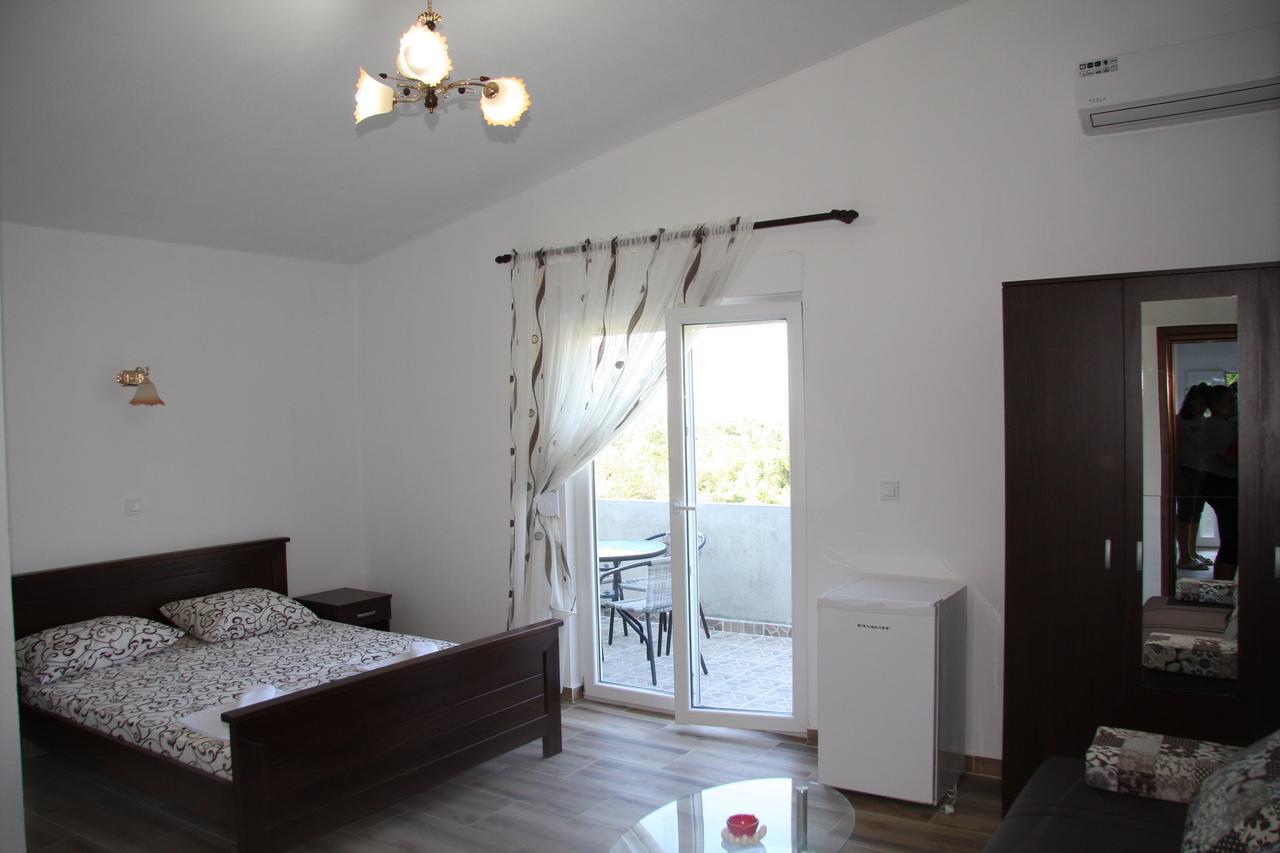 Vrzina Farm House Skadar Lake ヴィルパザル エクステリア 写真