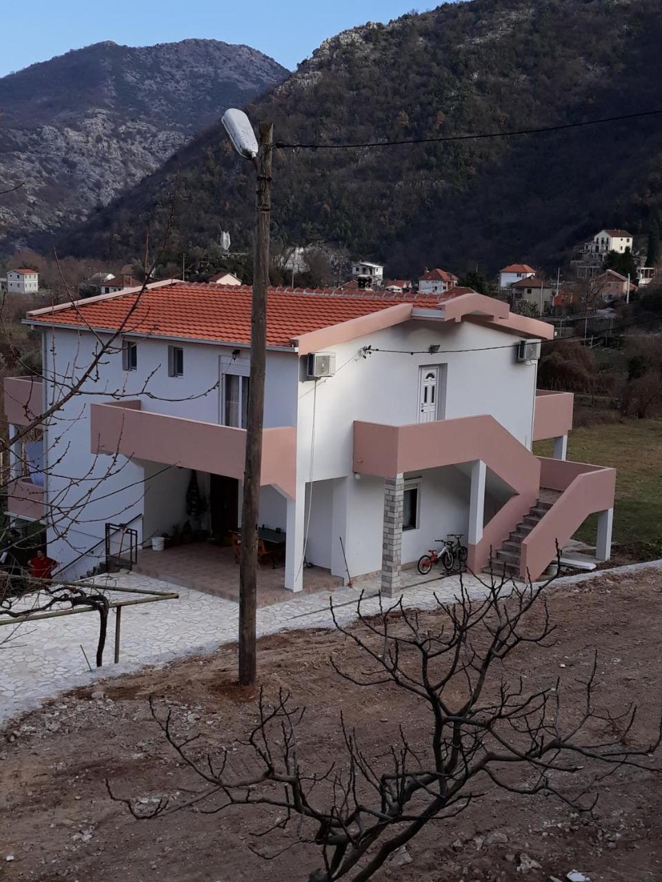 Vrzina Farm House Skadar Lake ヴィルパザル エクステリア 写真